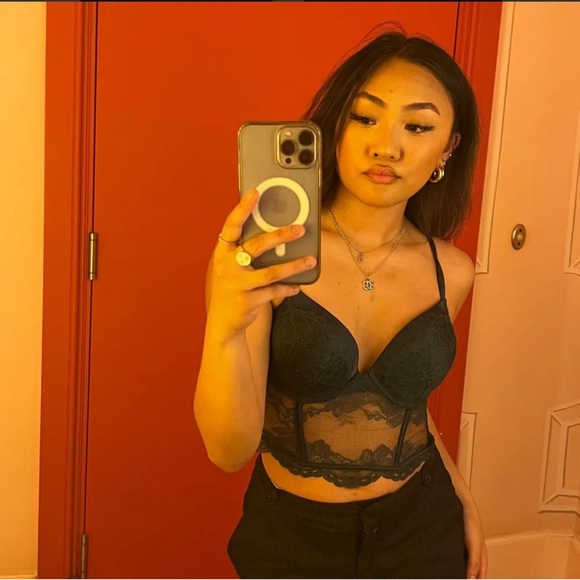 Victoriaโs Secret bombshell 2+ cup lace corset top/bra - Picture 4 of 4